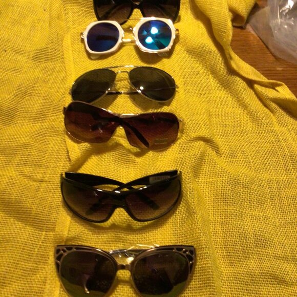 Set of 6 Sunglasses from hunting beach - Picture 4 of 4